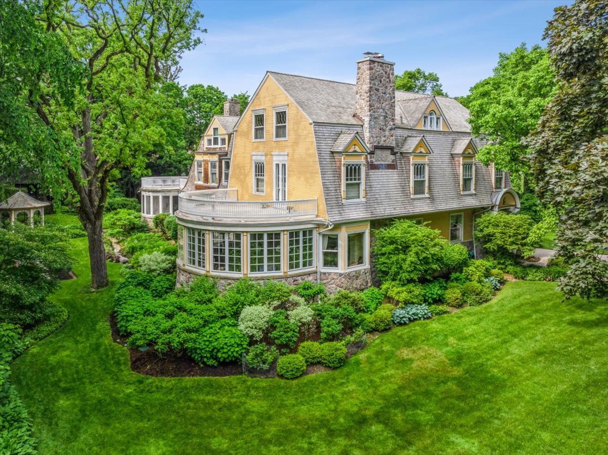 Property Photo: 202 Greenwood Street IL 60201