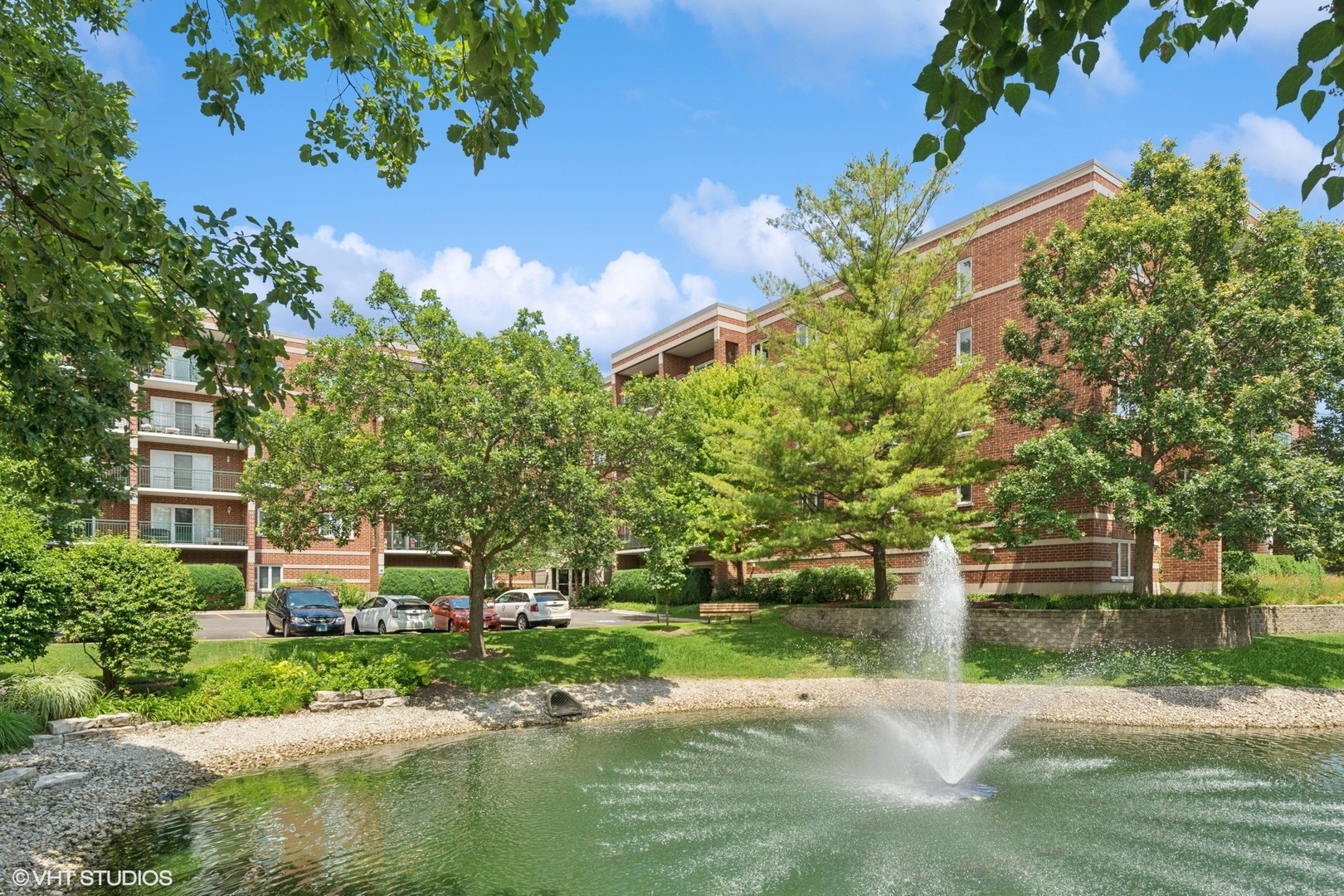 Property Photo: 5225 N Riversedge Terrace 511 IL 60630