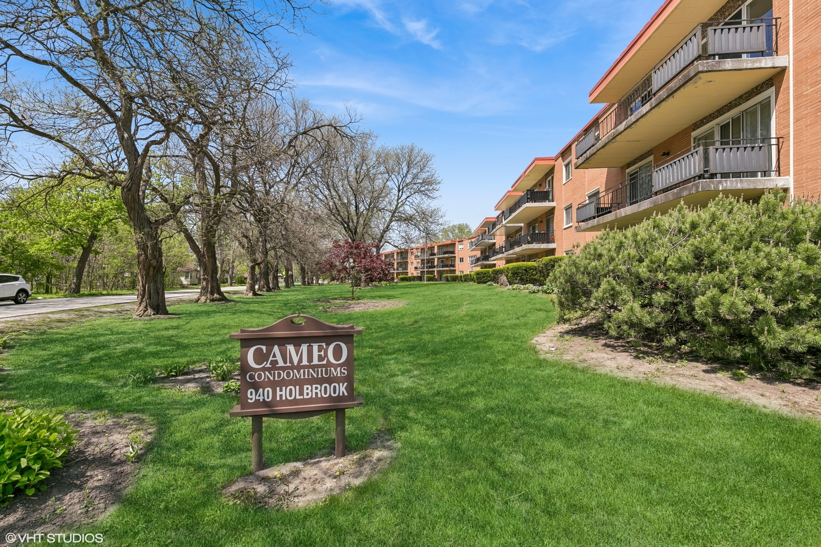 Property Photo: 940 Holbrook Road 34C IL 60430
