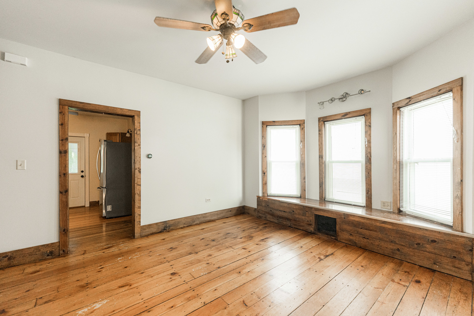 Property Photo: 324 N 6th Street IL 60115
