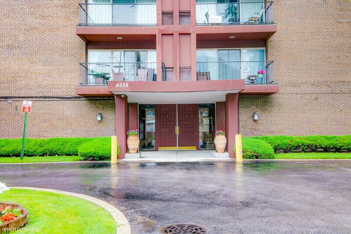 Property Photo: 4838 Howard Street 301 IL 60077