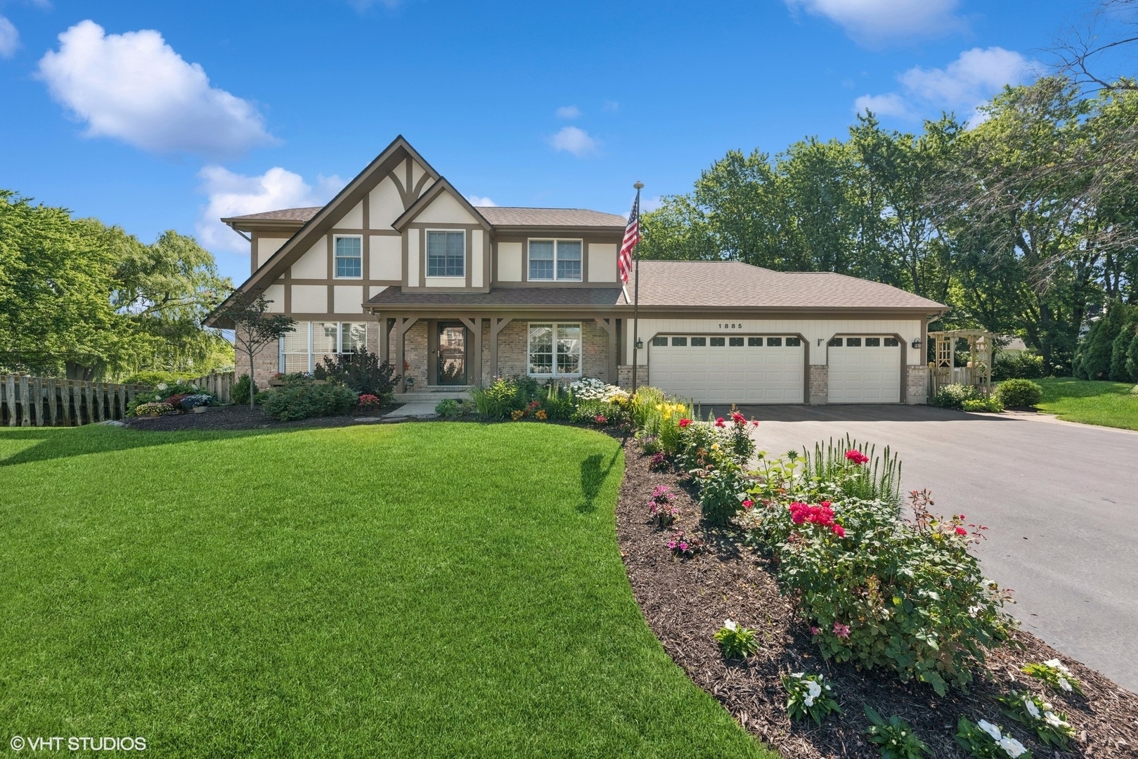 Property Photo: 1885 McRae Lane IL 60060