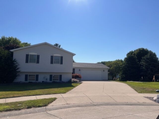 Property Photo:  48 Kirkwood Drive  IL 61727 