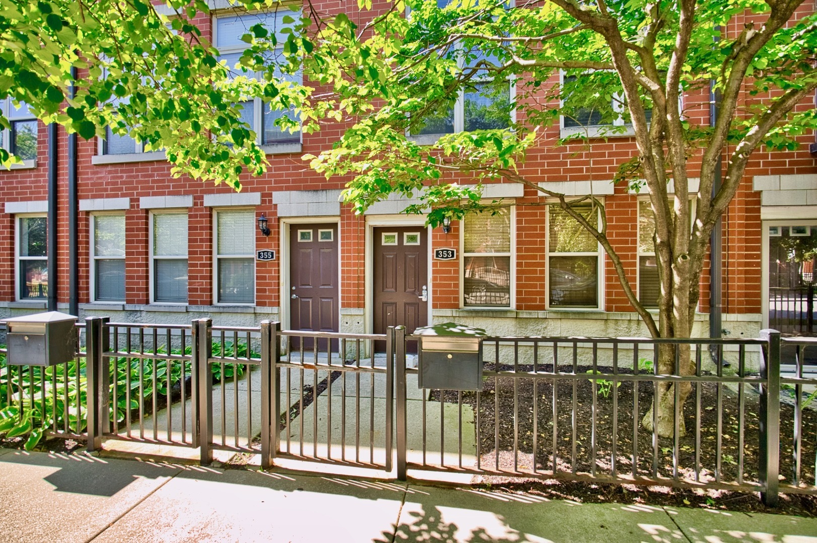 Property Photo:  353 E Eastgate Place  IL 60616 
