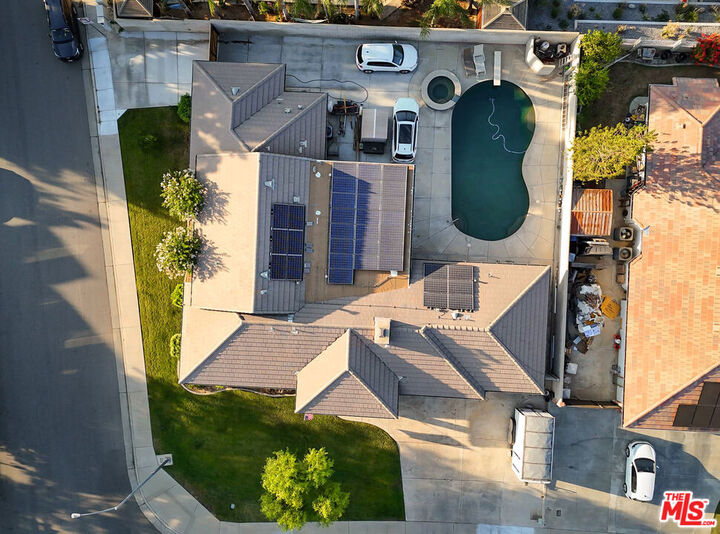 Property Photo: 7200 Clifftop Way CA 93306