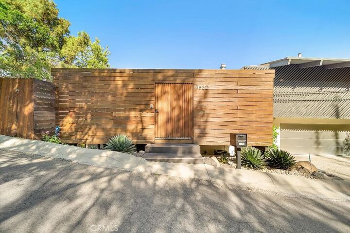 2522 Zorada Drive  Los Angeles CA 90046 photo