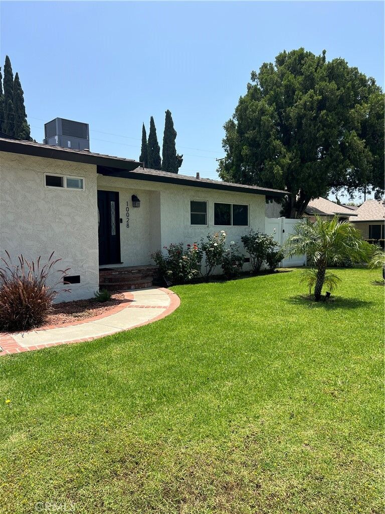 Property Photo: 10028 Montgomery Avenue CA 91343