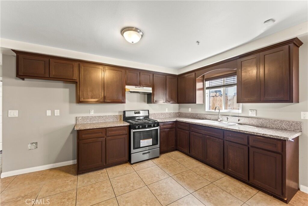 Property Photo:  6102 S San Pedro Street  CA 90003 