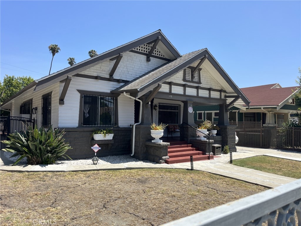 Property Photo:  138 N Dillon Street  CA 90026 