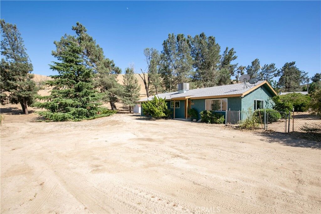 Property Photo: 46404 Kings Canyon Road CA 93536