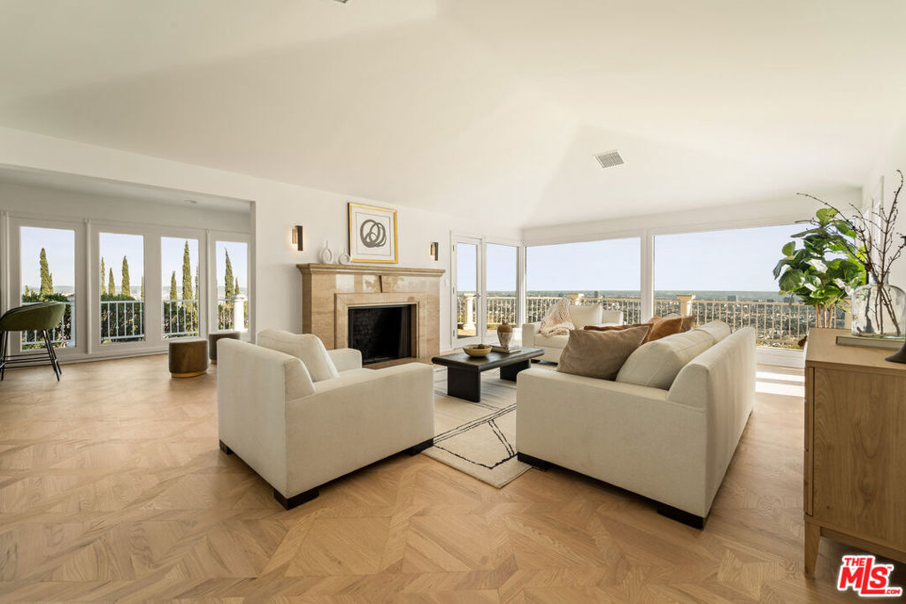 8527 Hedges Way  Los Angeles CA 90069 photo