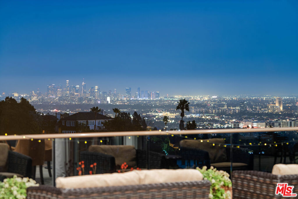 Property Photo: 1380 Summitridge Place CA 90210