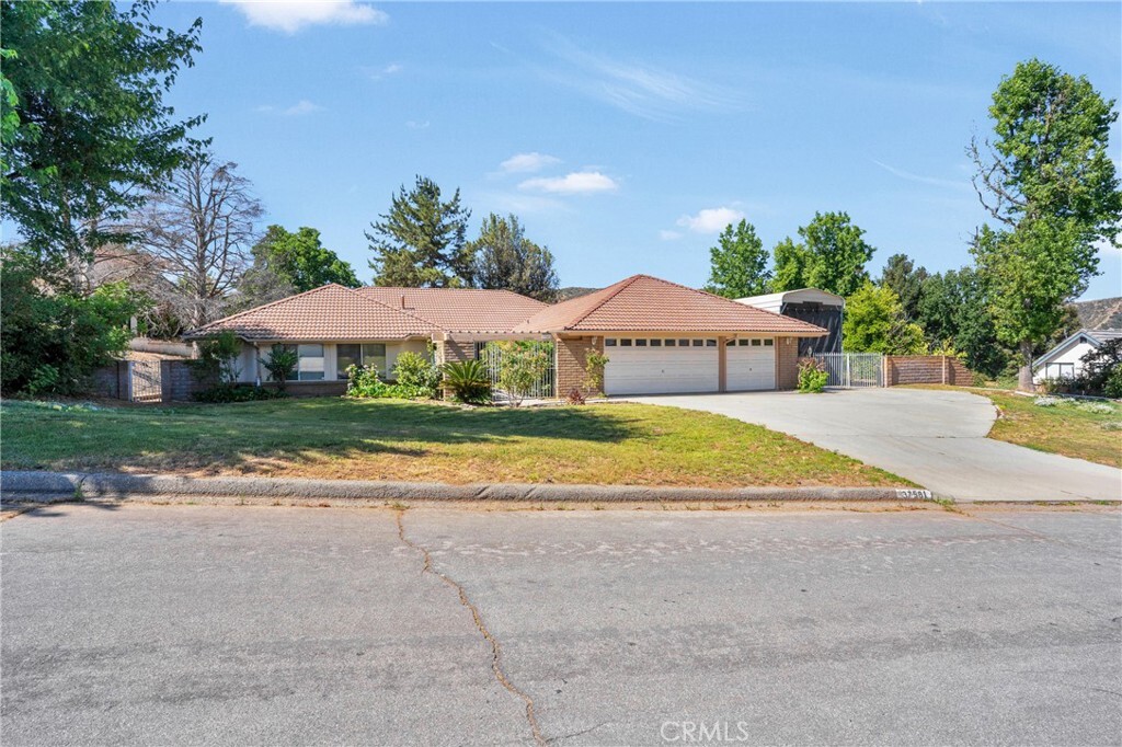 Property Photo: 37581 Oak Mesa Drive CA 92399