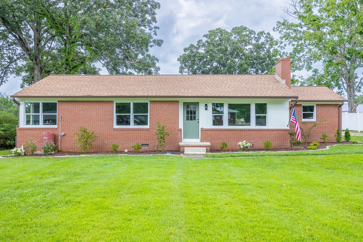 Property Photo: 1219 Woodland St TN 37388
