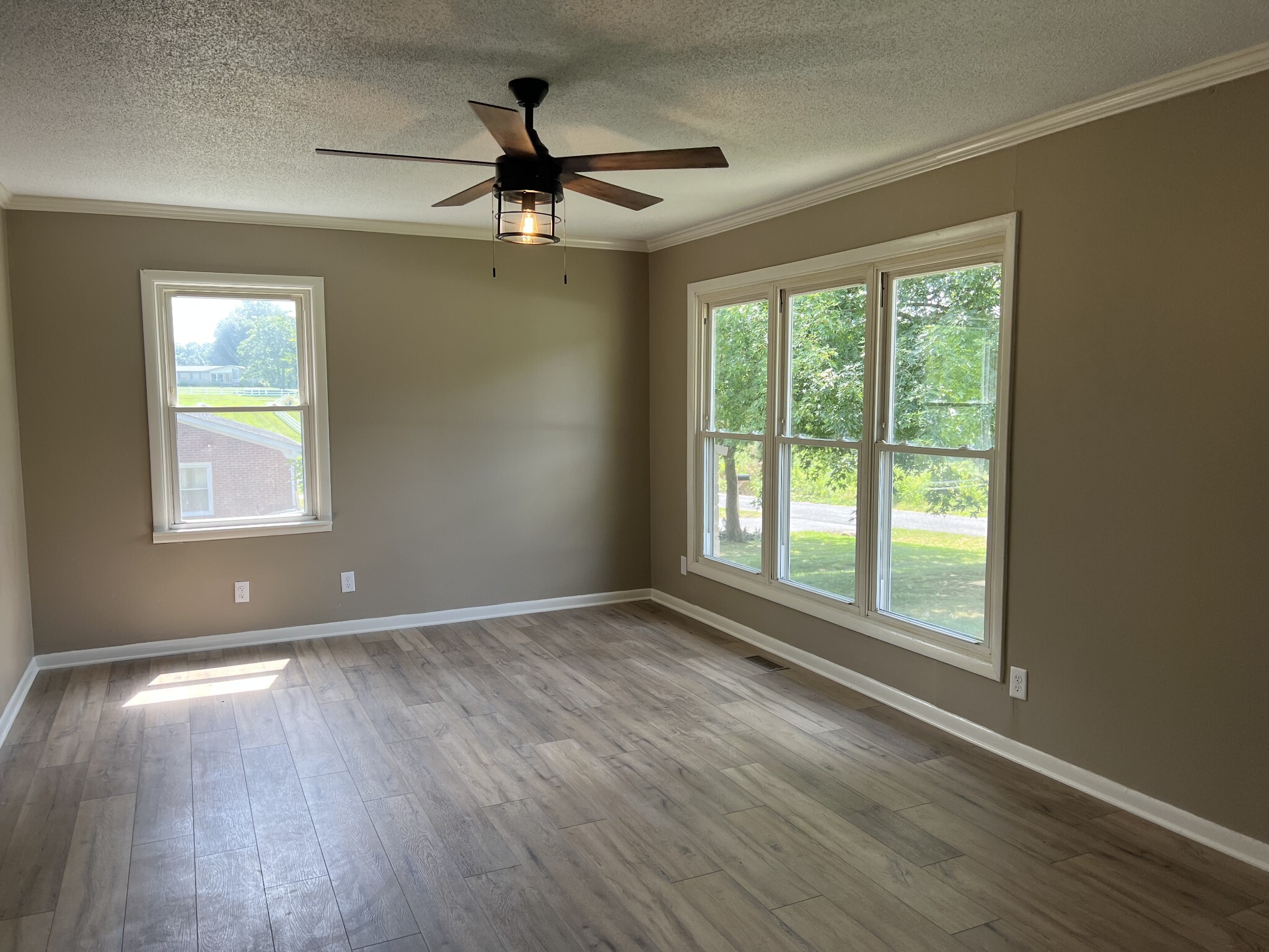 Property Photo: 208 Skyline Dr TN 37150