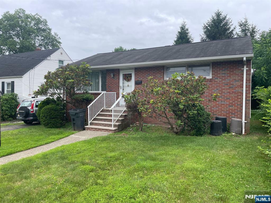 148 Hillside Avenue  Bergenfield NJ 07621 photo