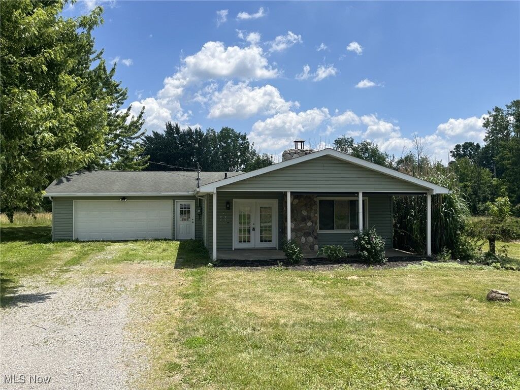 Property Photo:  2206 Cinnamon Drive E  OH 44287 