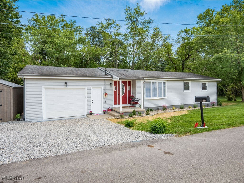 Property Photo: 900 Milldale Avenue OH 43701