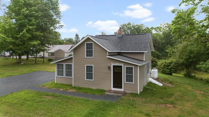 Property Photo: 12 Breezy Knoll NH 03451
