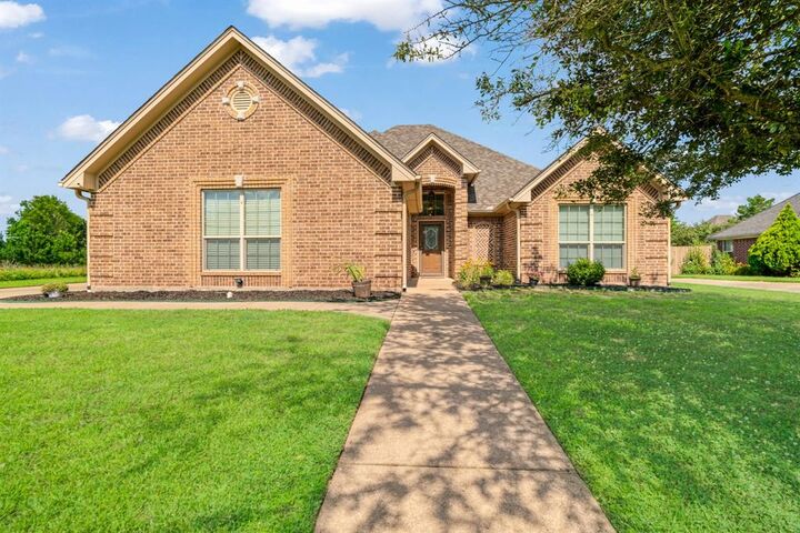 Property Photo:  1810 Meadowview Drive  TX 75462 