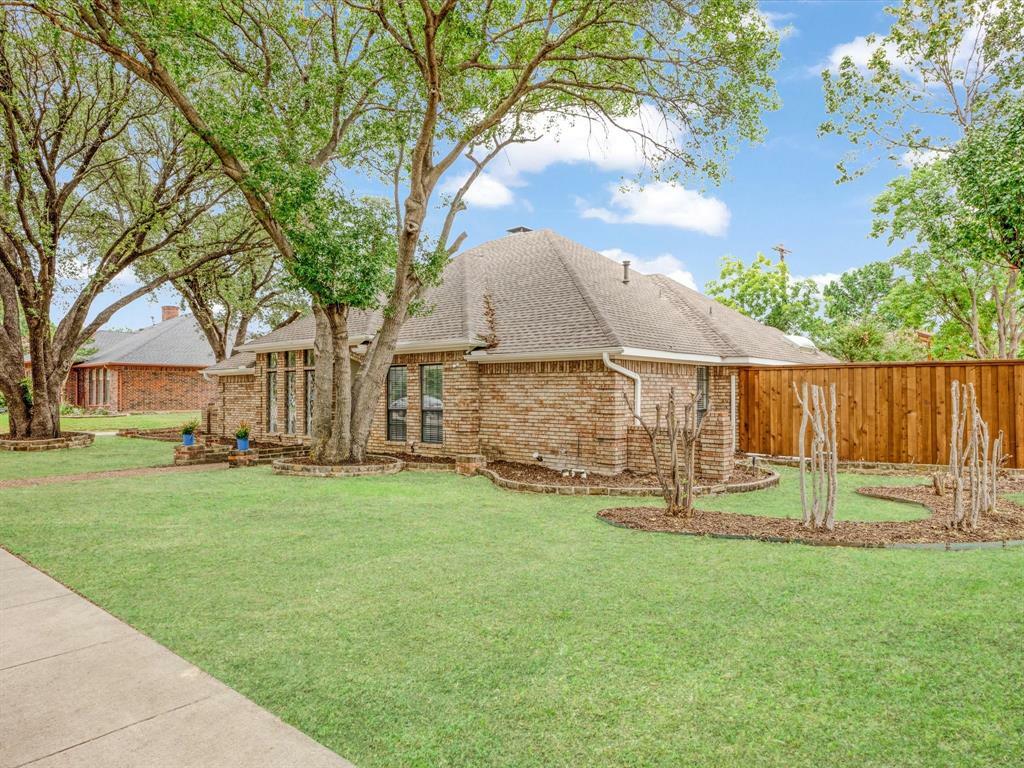 Property Photo: 1600 Silverleaf Drive TX 75007