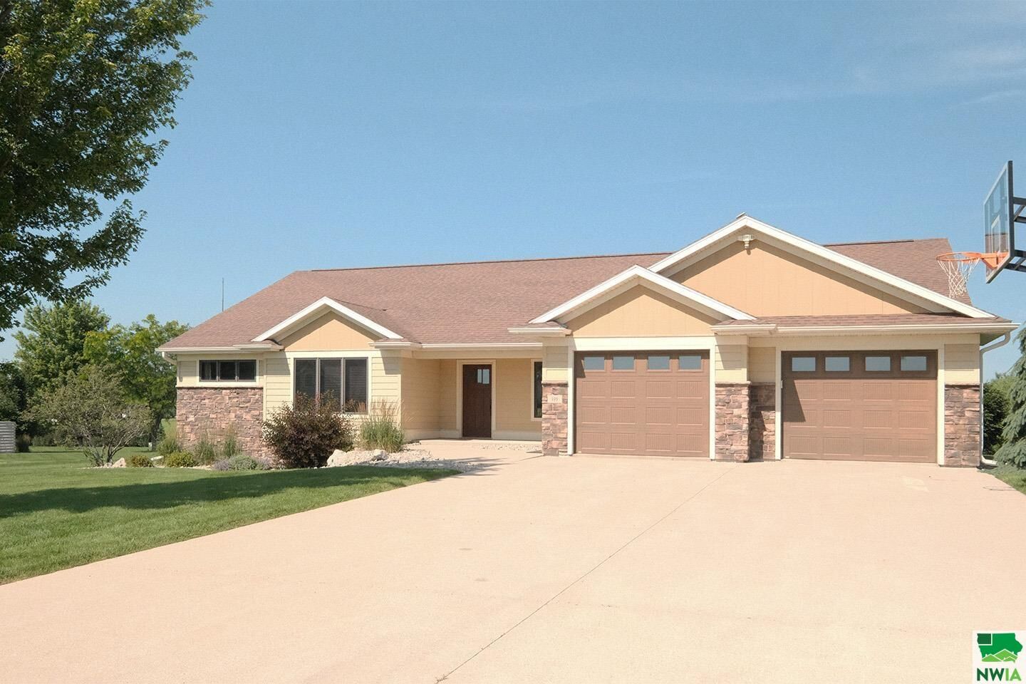 Property Photo:  999 Sunrise Trail  IA 51250 