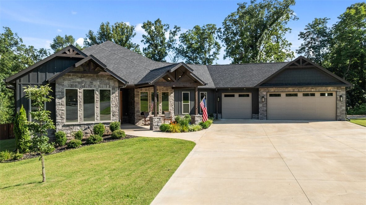 Property Photo: 14 Muthill Lane AR 72715