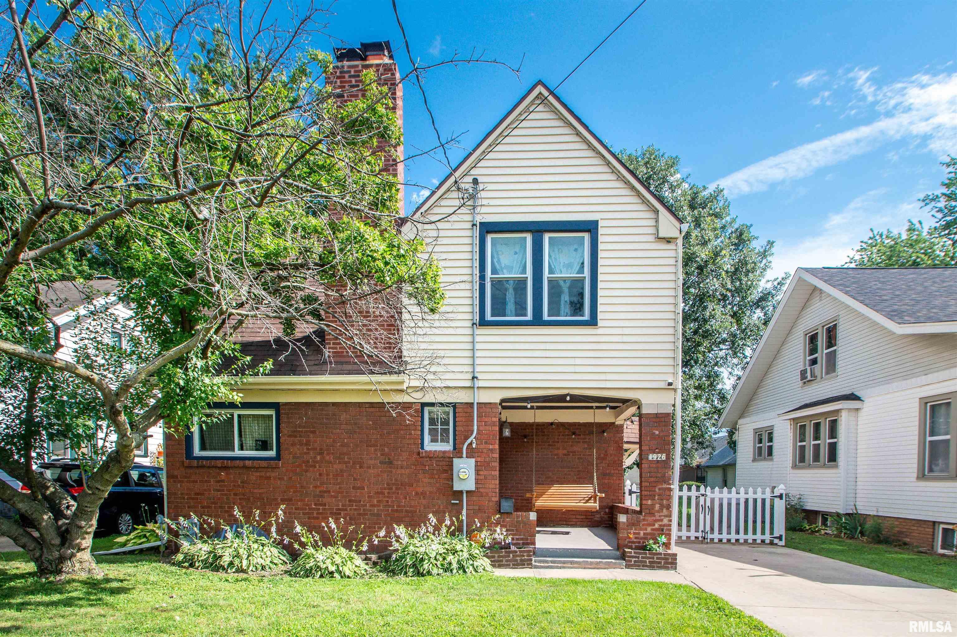 Property Photo: 1926 W Callender Avenue IL 61604