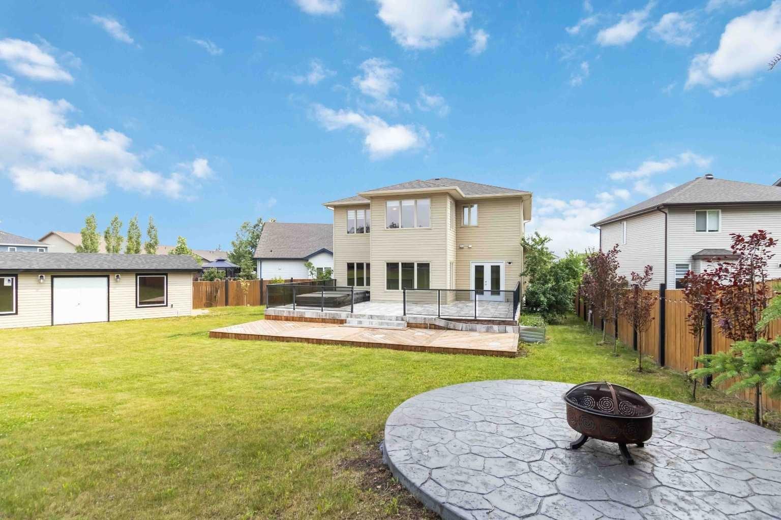 Property Photo: 172 Gravelstone Way AB T9K 0S9