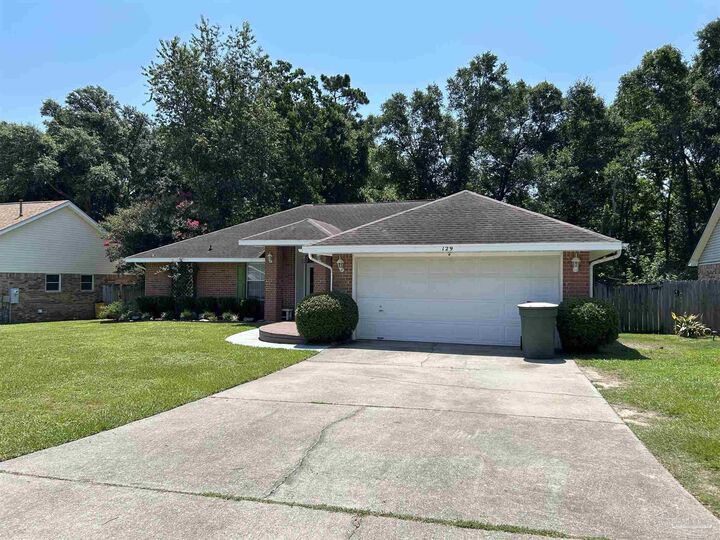 Property Photo: 129 Redbreast Ln FL 32503