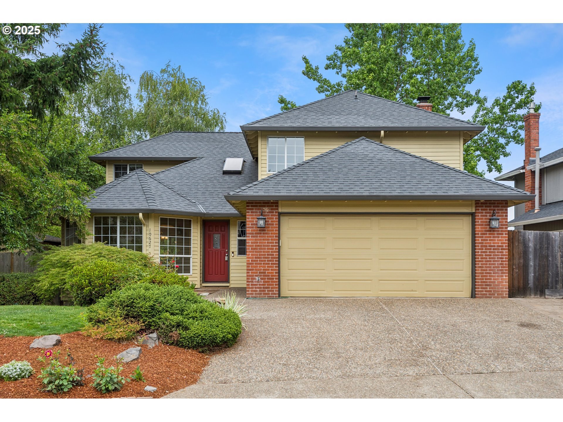 Property Photo:  10627 SW Tualatin Dr  OR 97224 