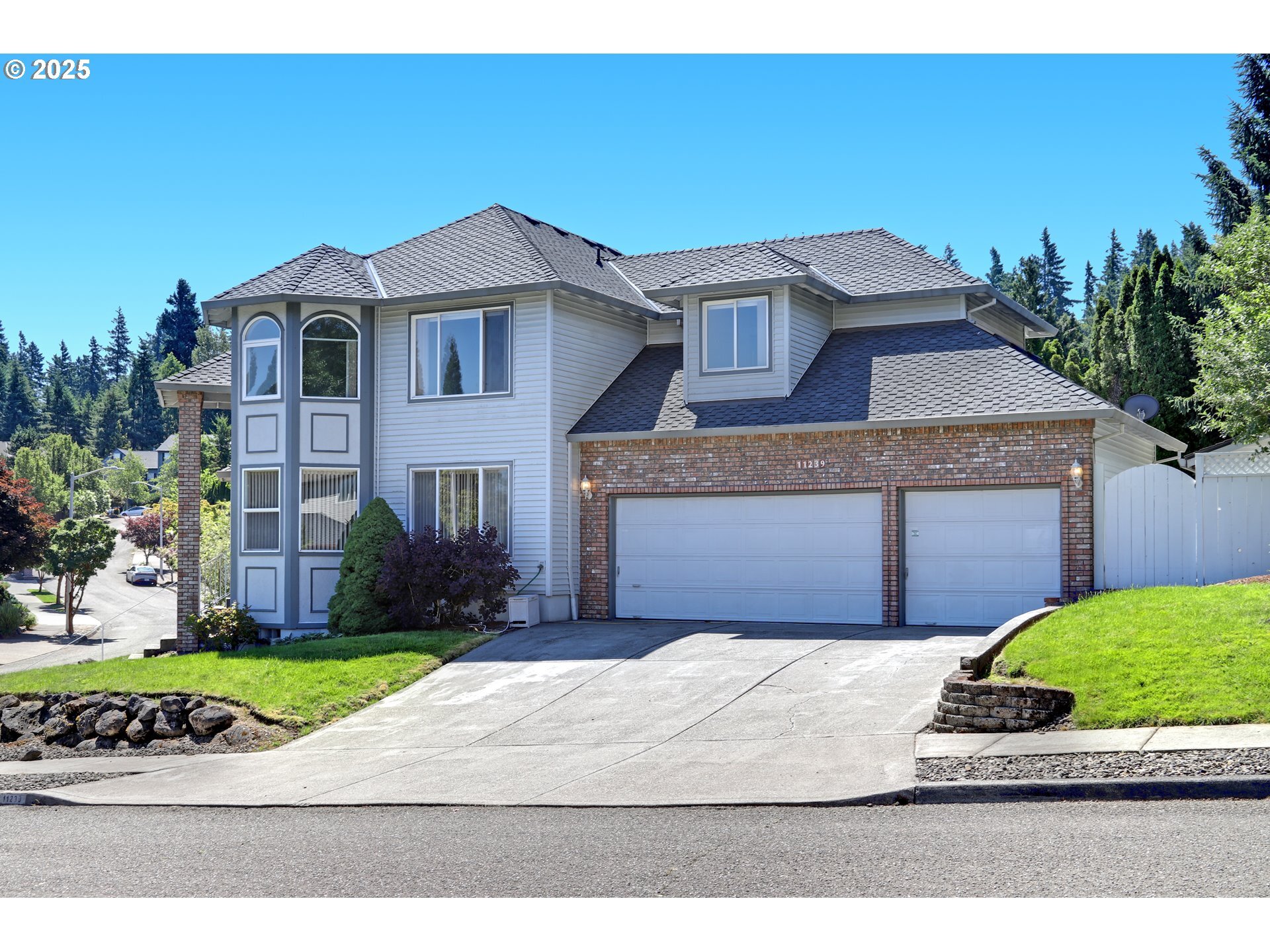Property Photo: 11239 SE Highland Loop OR 97015
