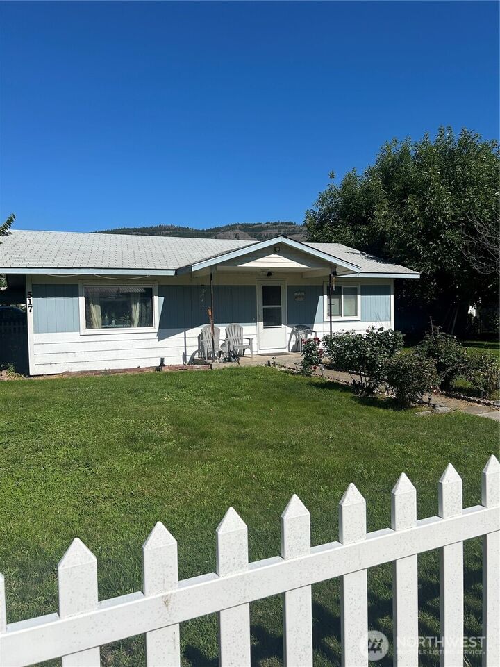 Property Photo:  517  Juniper  WA 98844 