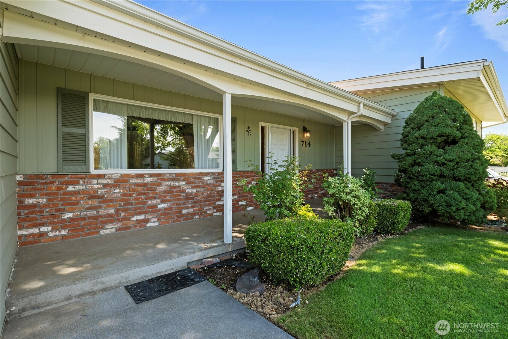 Property Photo: 714 Canterbury Road NW WA 98851