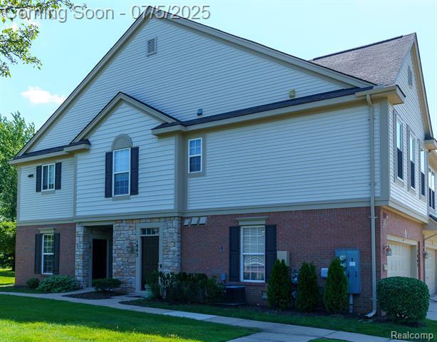 Property Photo:  1803 Pinecroft Drive  MI 48188 