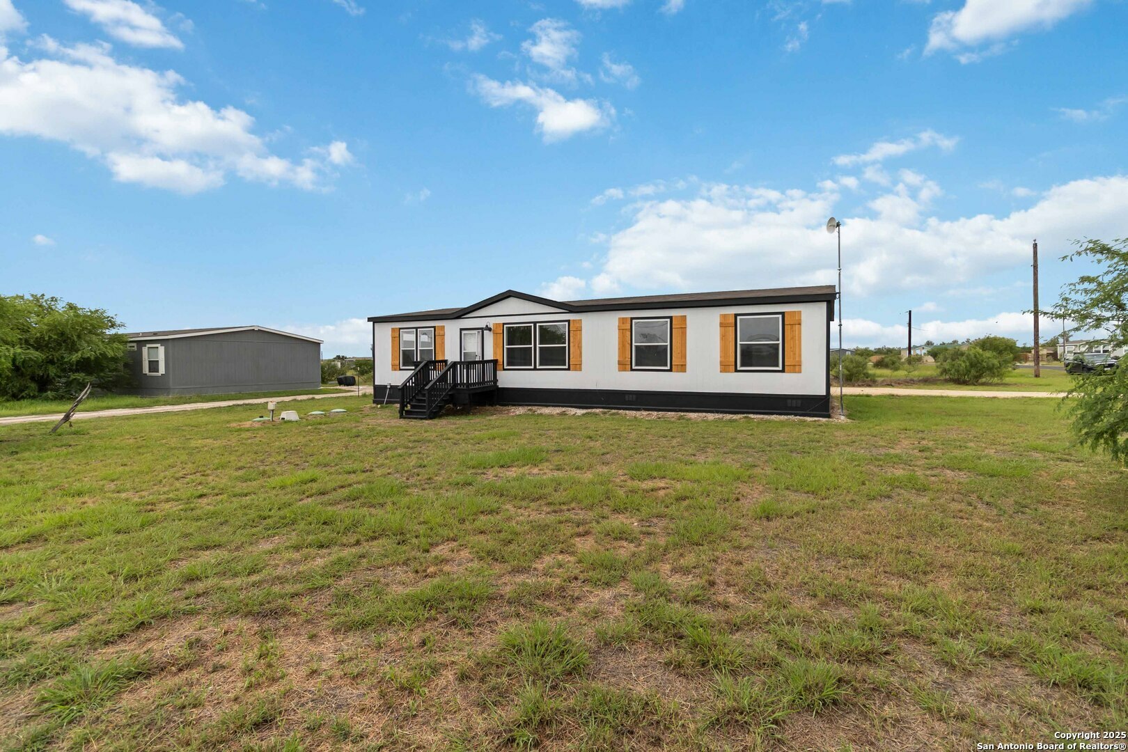 Property Photo: 176 County Road 4631 TX 78861