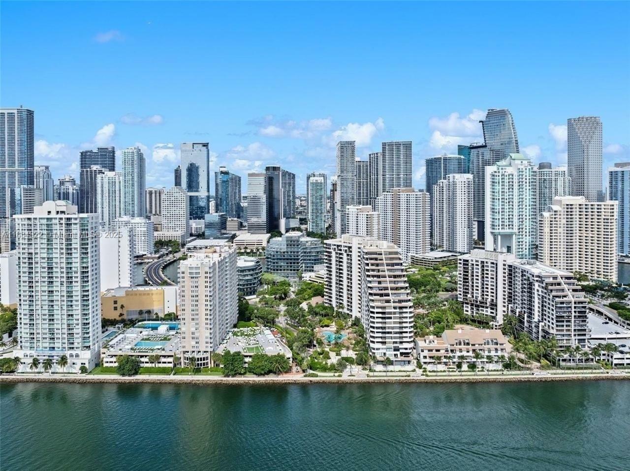 Property Photo: 520 Brickell Key Dr A1912 FL 33131