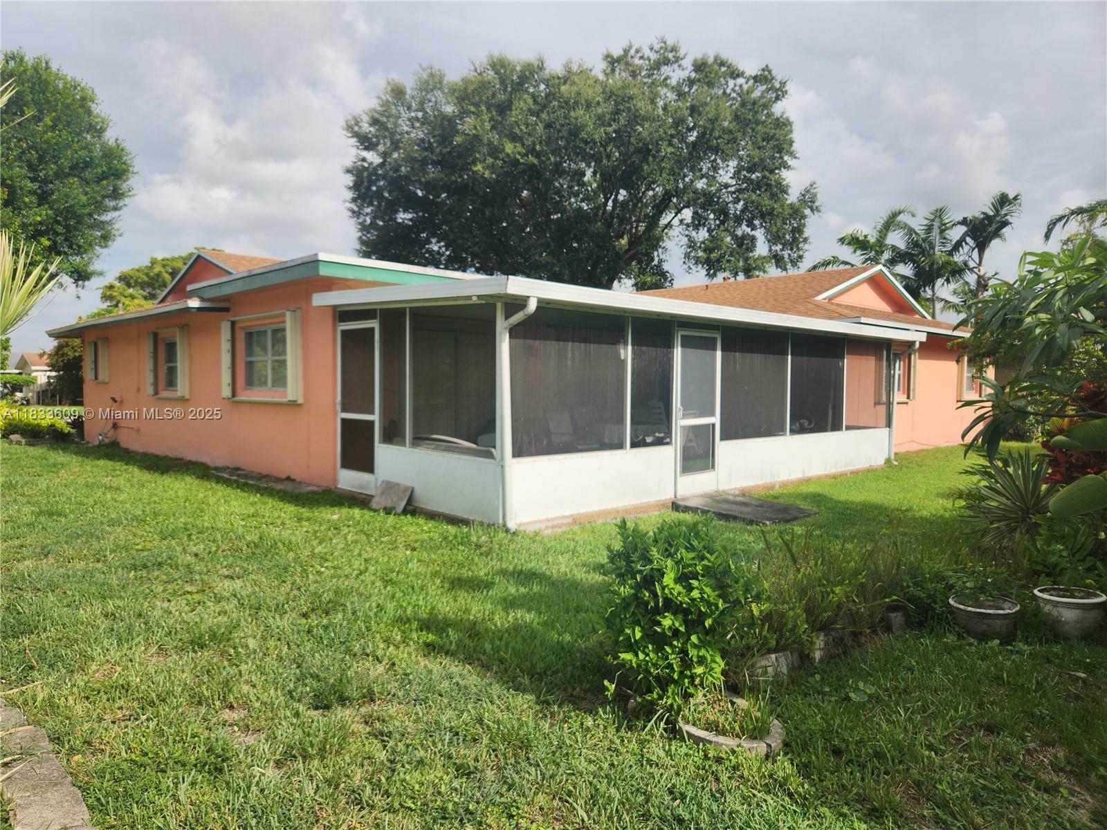 Property Photo: 6900 NW 94th Ave FL 33321