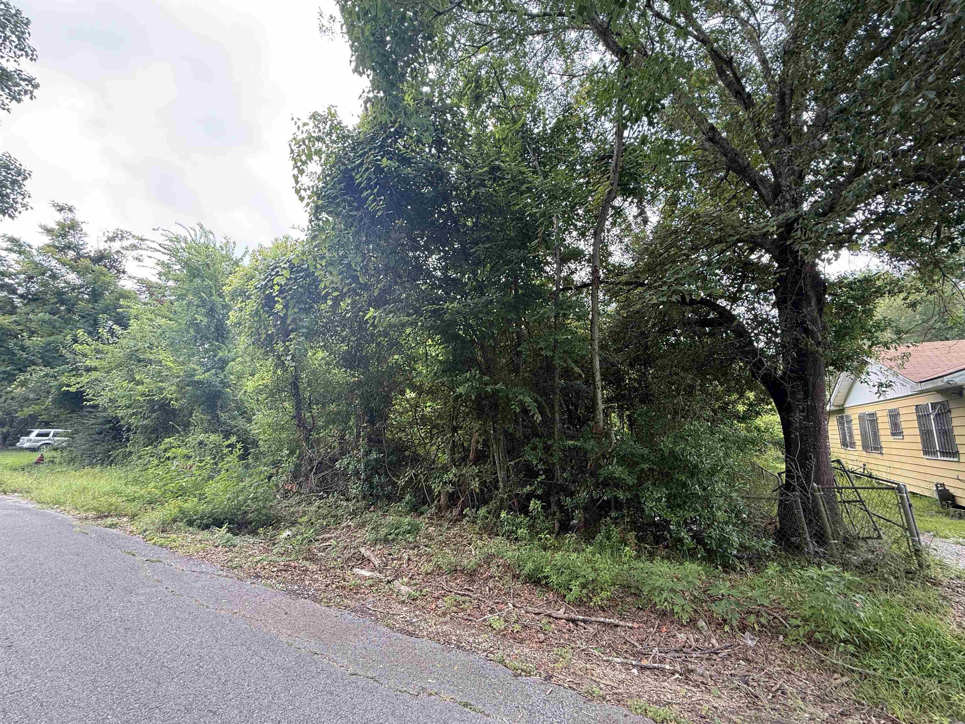 Property Photo:  1401 N Hart  TX 77630 