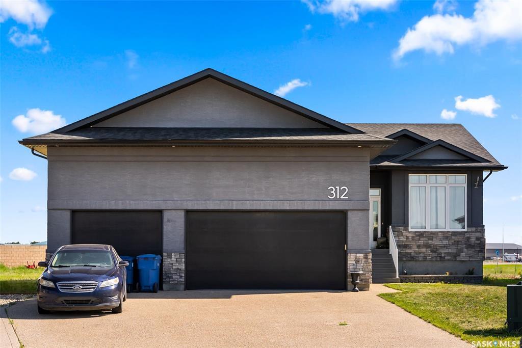 Property Photo: 312 Plains Court SK S0G 3Z0