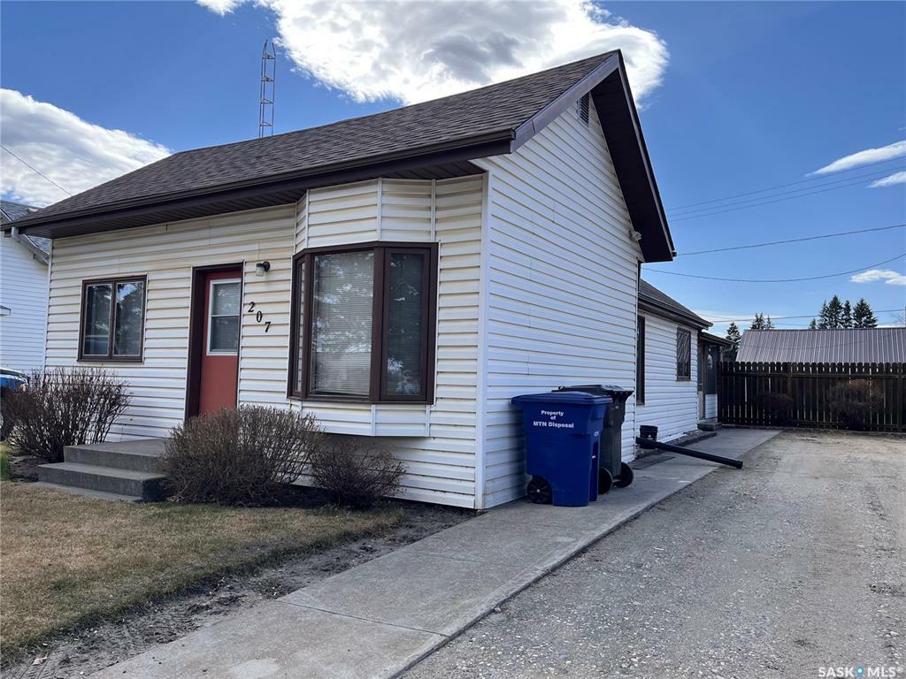Photo de la propriété: 207 Railway Avenue SK S0J 3B0