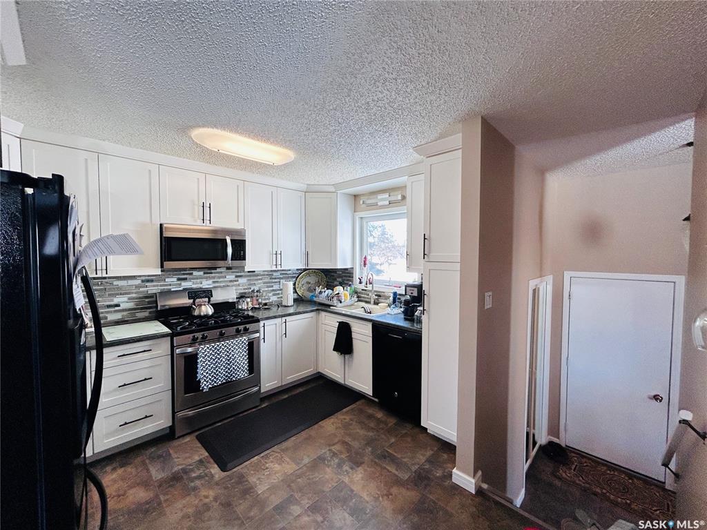 Property Photo: 1005 10th Street SK S0K 3R0