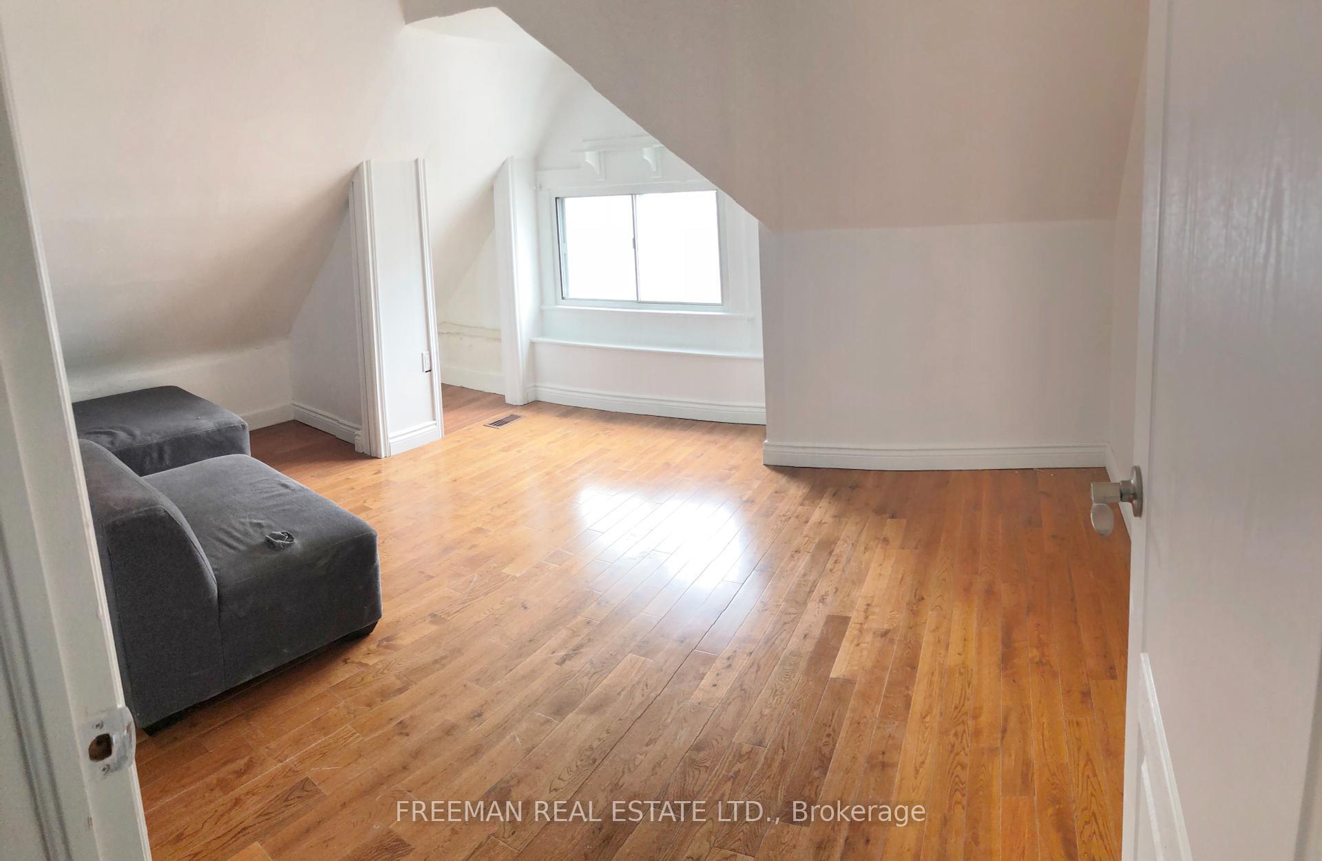 Property Photo: 1022 Gerrard Street E 3 ON M4M 1Z5