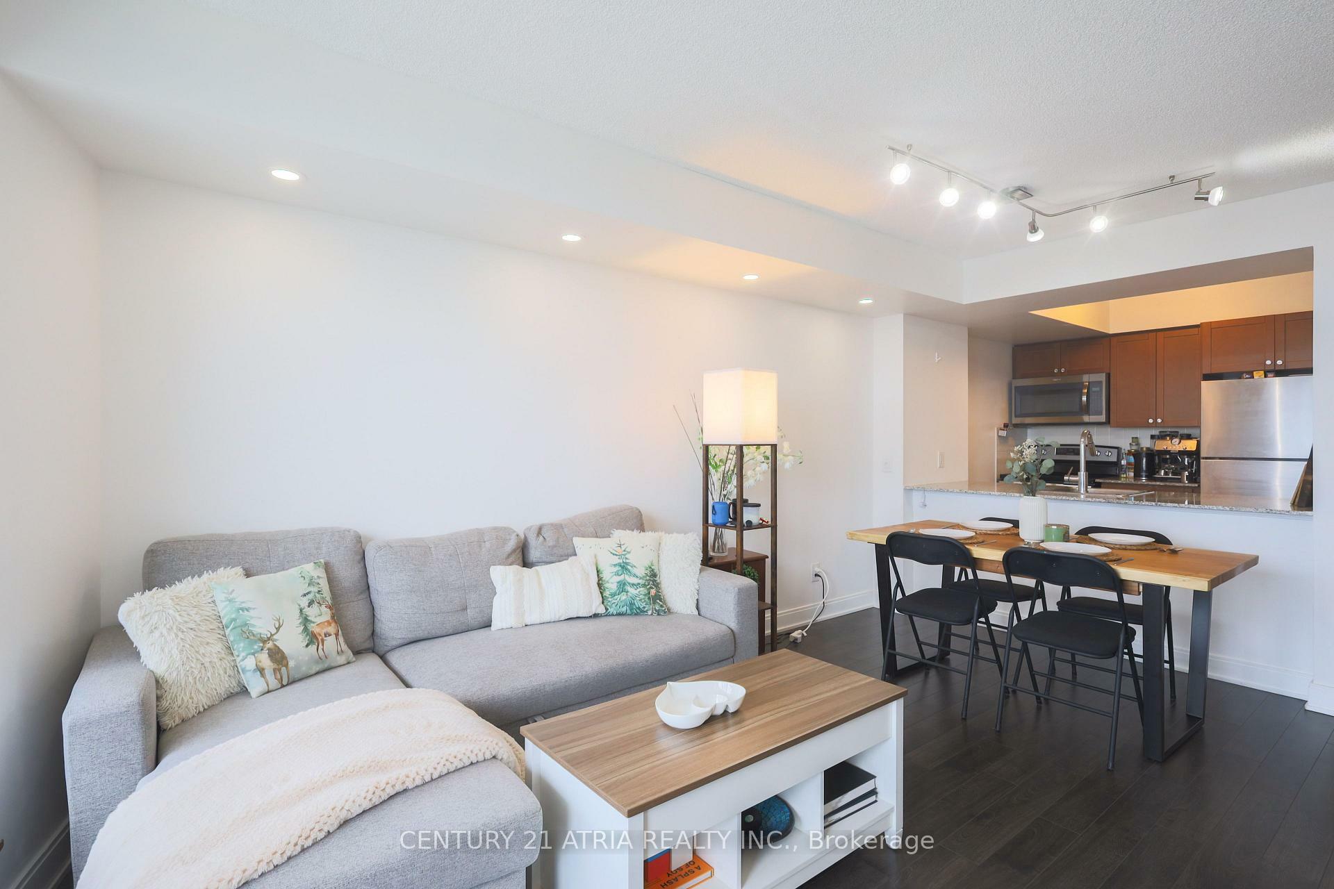 Property Photo: 125 Village Green Square 3707 ON M1S 0G3