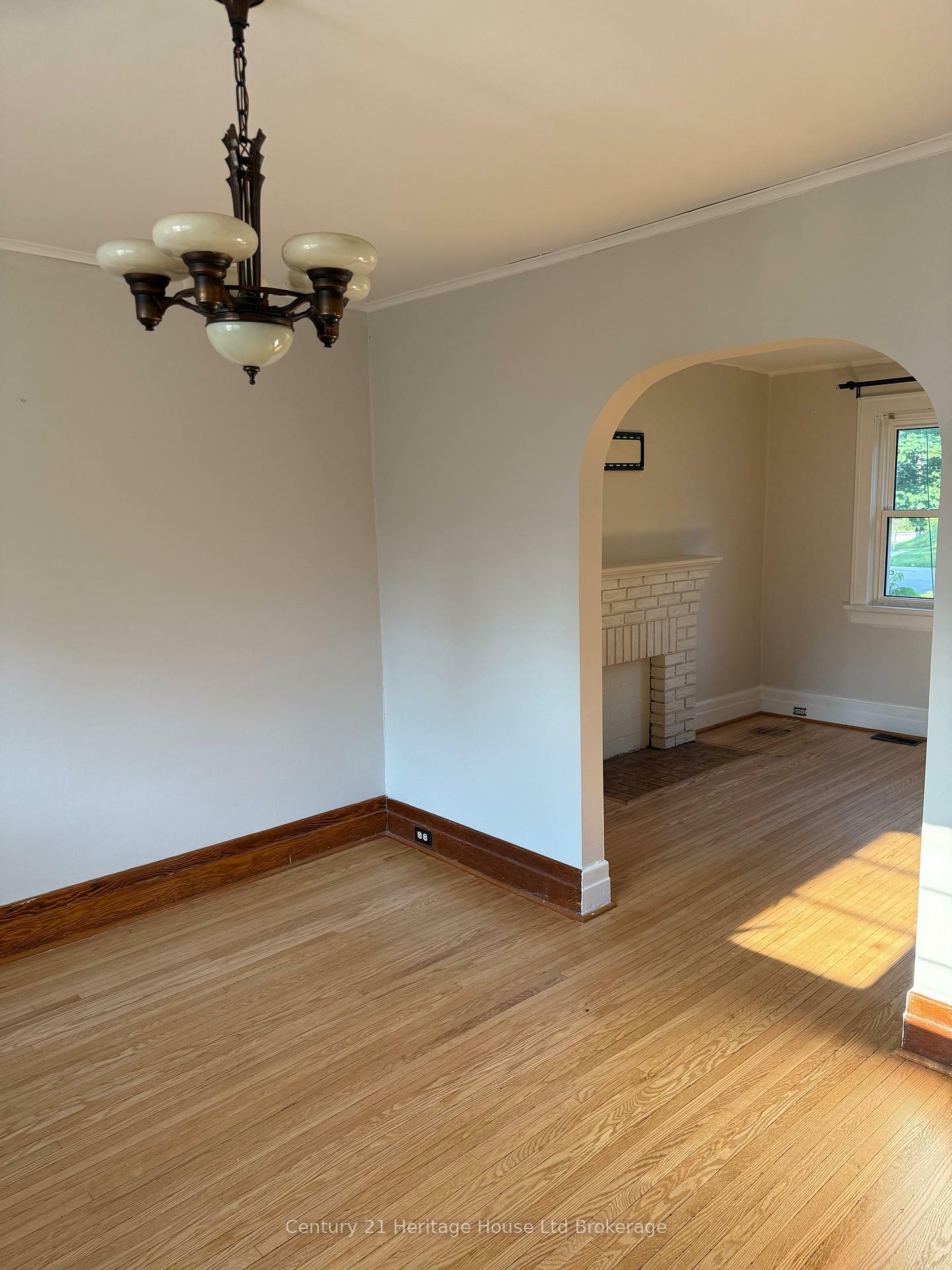 Property Photo: 270 Vansittart Avenue ON N4S 6G3
