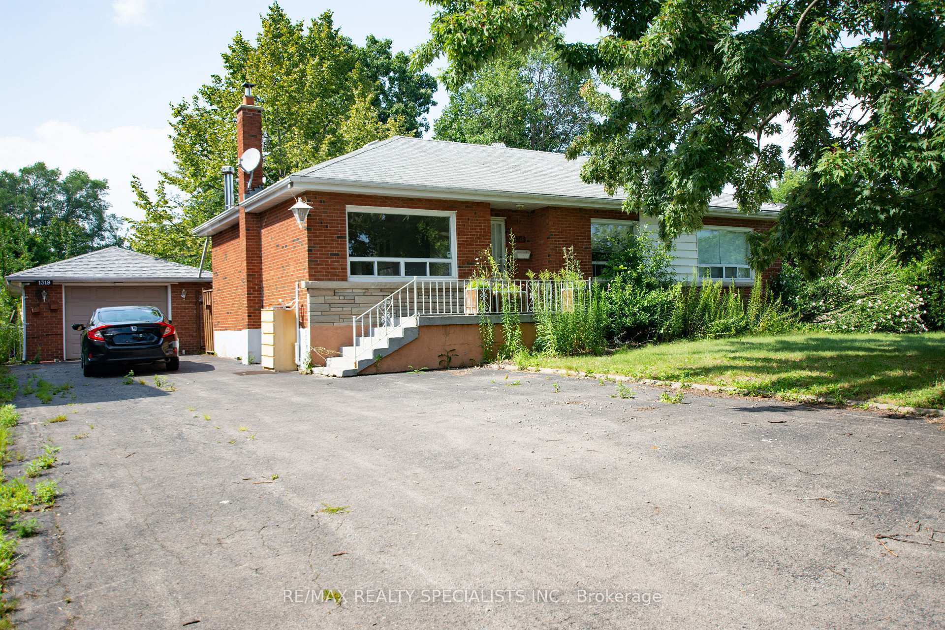 Property Photo: 1319 Rebecca Street ON L6L 1Z3