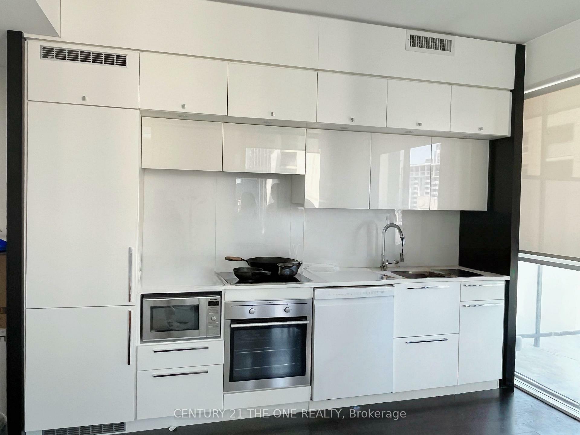 Photo de la propriété: 15 Grenville Street 1009 ON M4Y 0B9