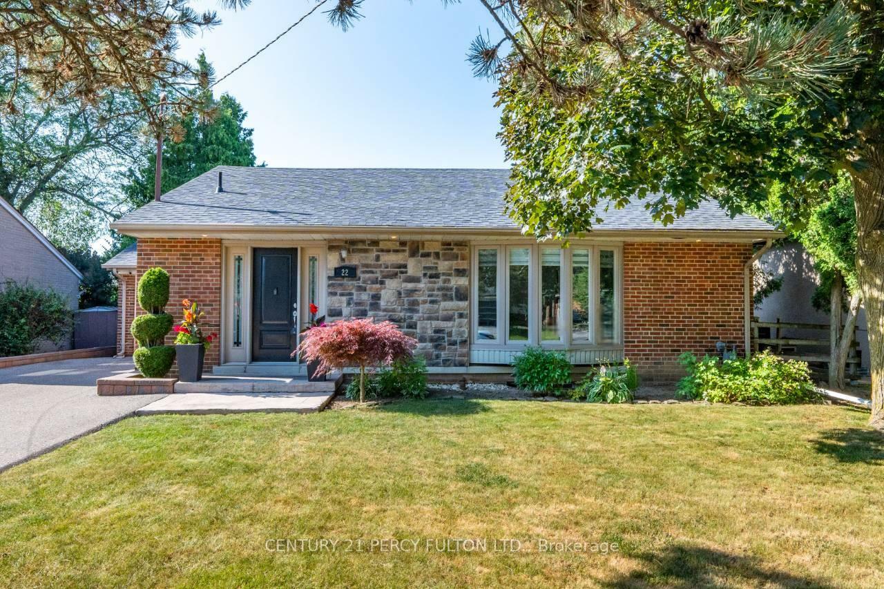 22 Pitcairn Crescent  Toronto ON M4A 1P4 photo
