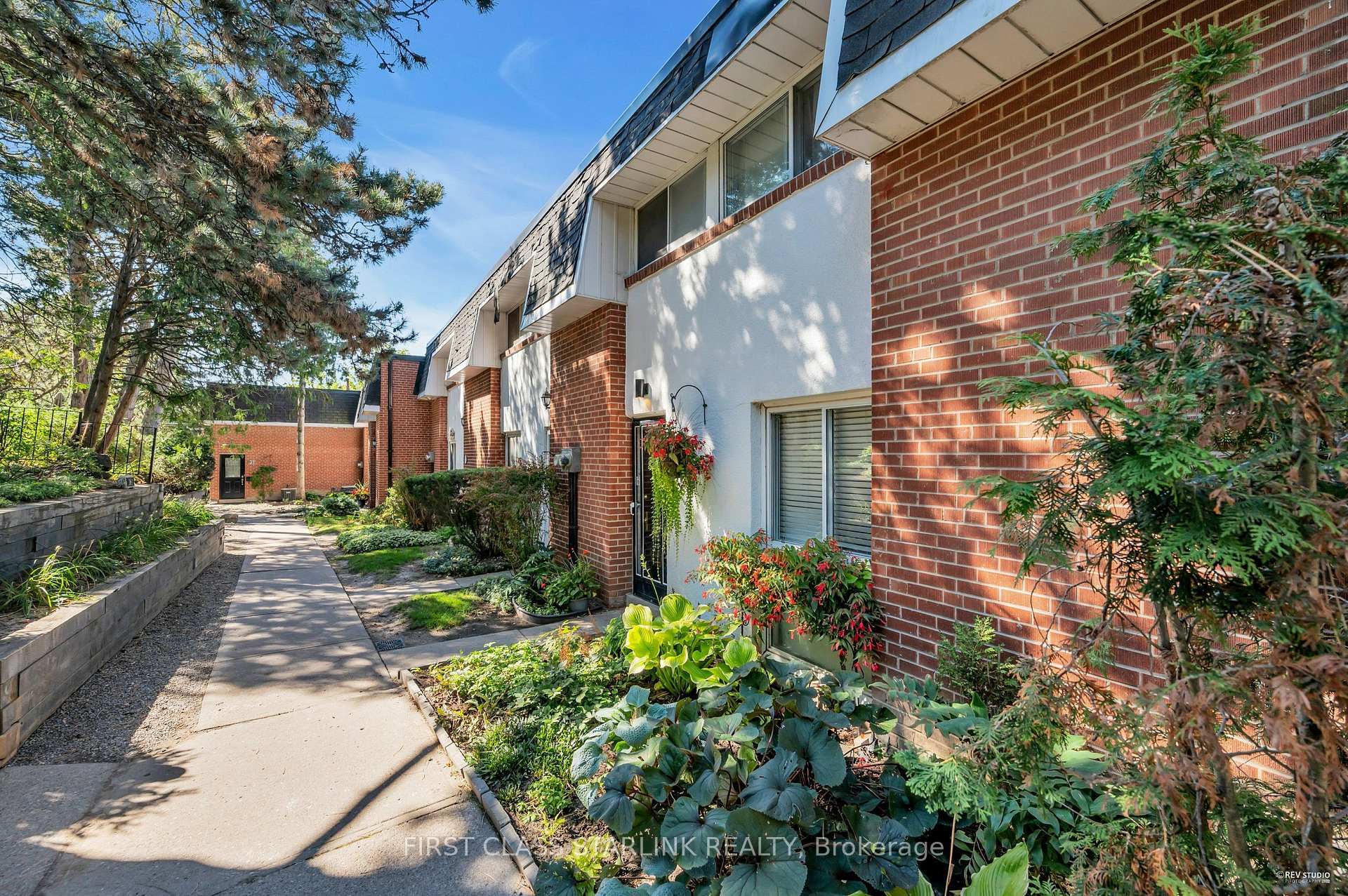 Property Photo:  102 George Henry Boulevard Unit#16  ON M2J 1E7 