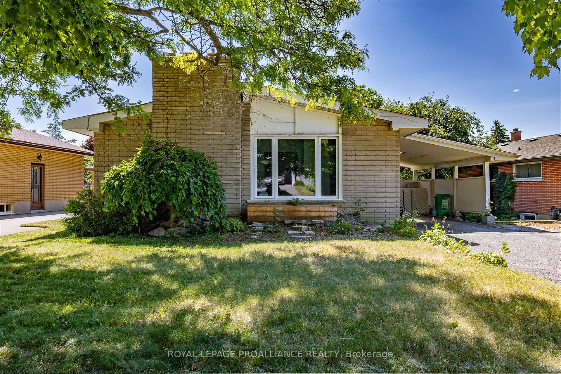 Property Photo: 1182 Milburn Street ON K9H 6P2